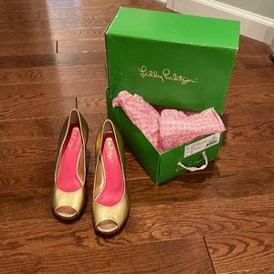 Lilly Pulitzer gold peep toe wedges size 7